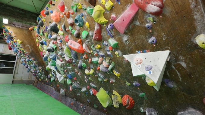 東京都のクライミング施設「Quail（クエール） クライミングジム」